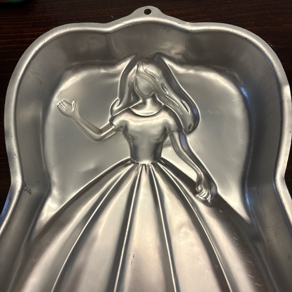 Vintage Barbie cake pan - Picture 5 of 5